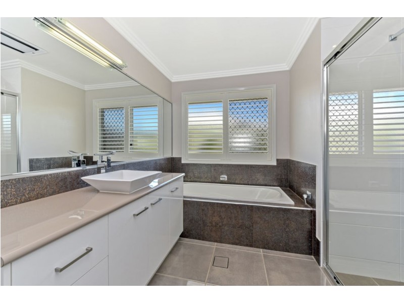 5 Wagtail Drive, Highfields QLD 4352