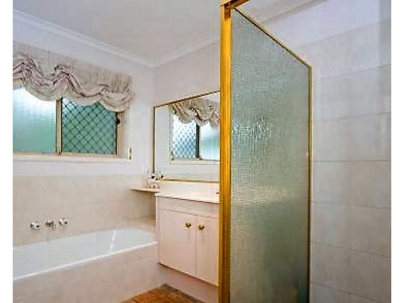 28 Tetragona Drive, Arana Hills QLD 4054