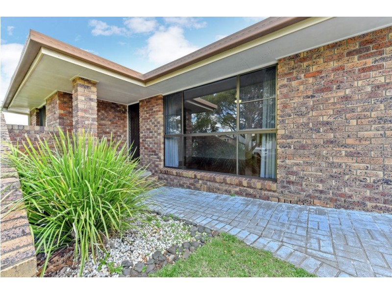 11 Black Court, Wilsonton QLD 4350
