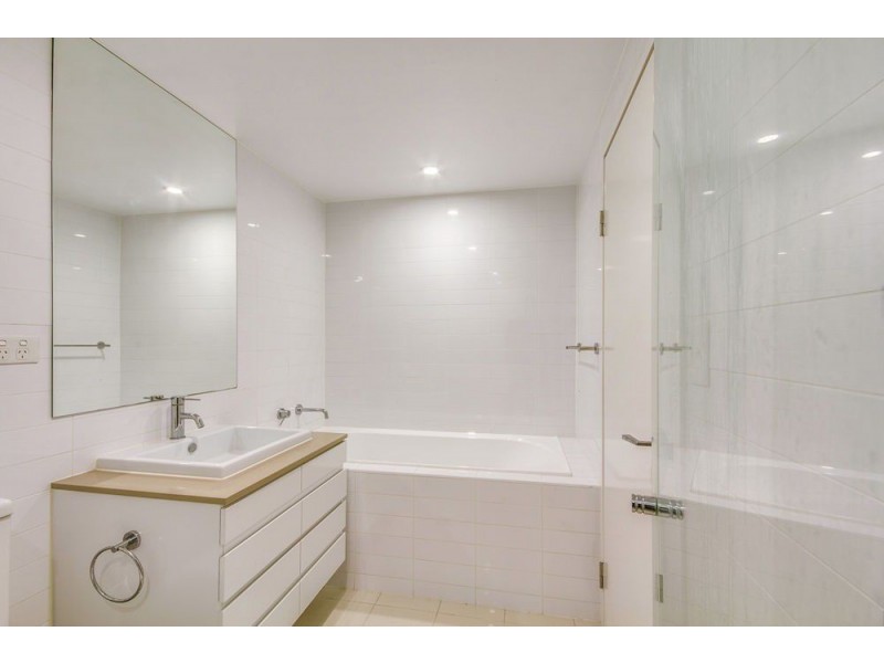 4114/37c Harbour road, Hamilton QLD 4007