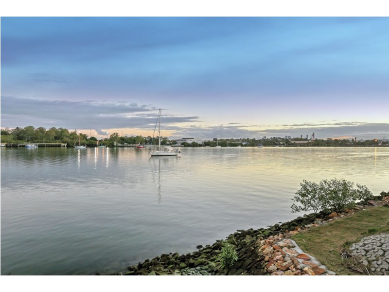 1102/118 Parkside Circuit, Hamilton QLD 4007