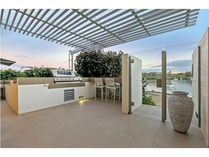 1102/118 Parkside Circuit, Hamilton QLD 4007