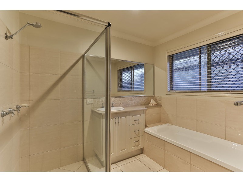 29 Hinchcliffe Drive, Kearneys Spring QLD 4350