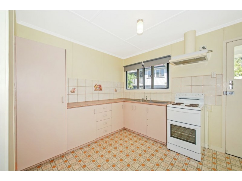 30 Falkirk Street, Stafford Heights QLD 4053