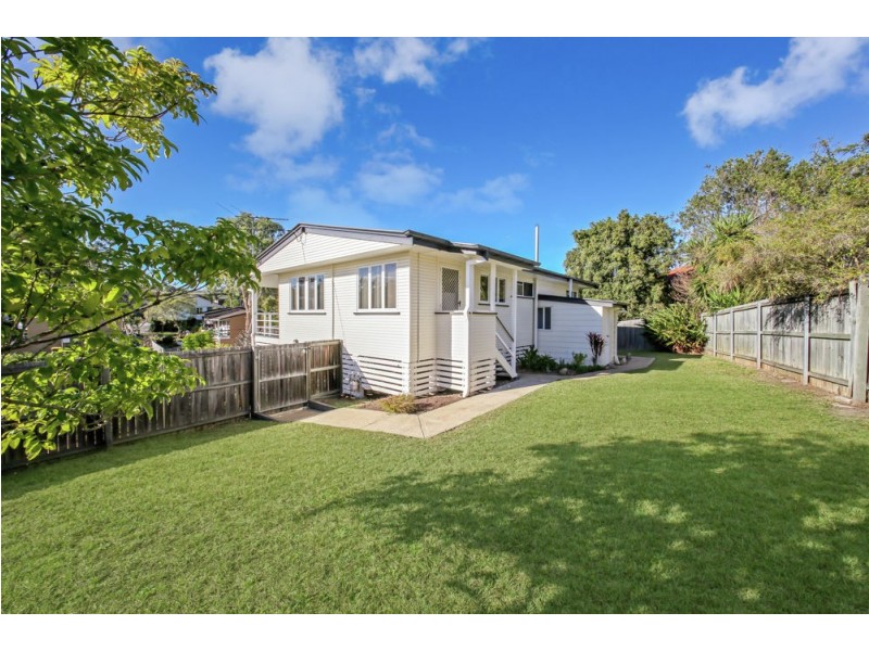 30 Falkirk Street, Stafford Heights QLD 4053