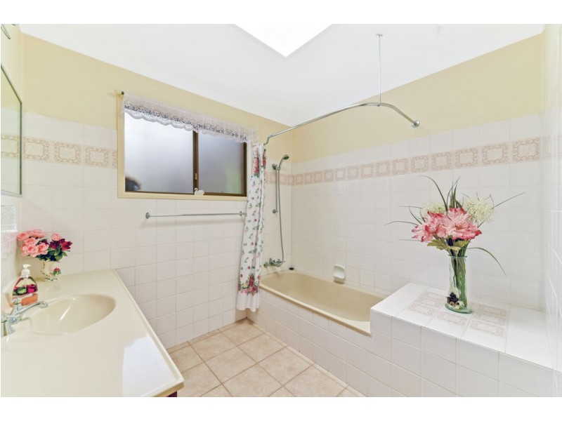 2a Rainbow Road, Highfields QLD 4352