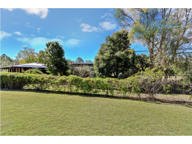 2a Rainbow Road, Highfields QLD 4352