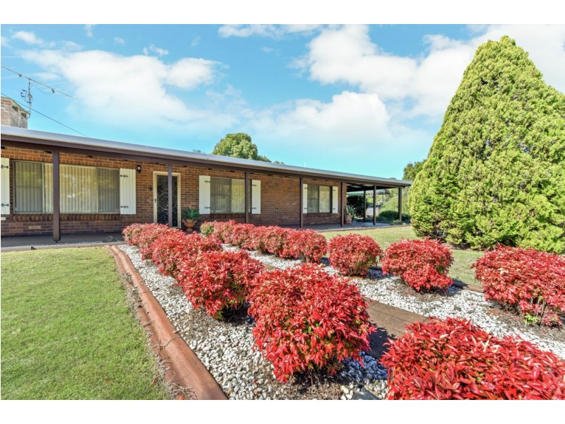 2a Rainbow Road, Highfields QLD 4352