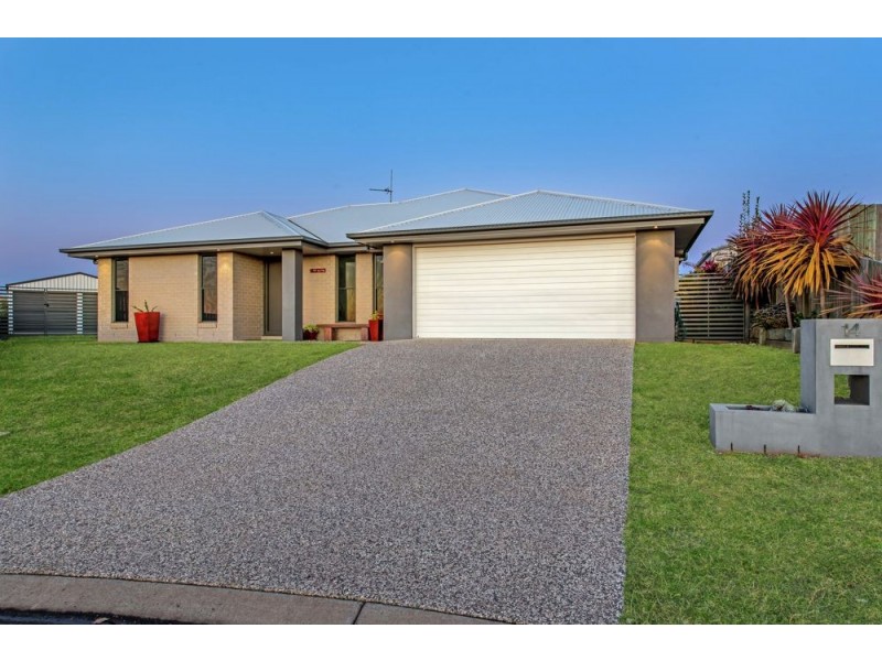 14 Plover Court, Highfields QLD 4352