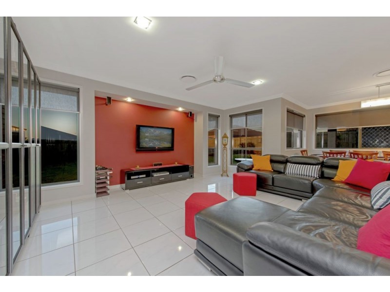 14 Plover Court, Highfields QLD 4352
