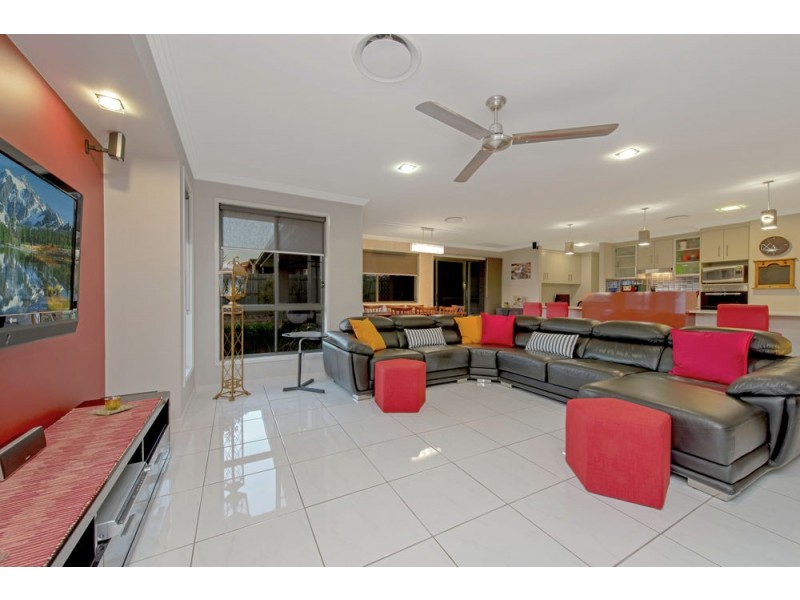 14 Plover Court, Highfields QLD 4352