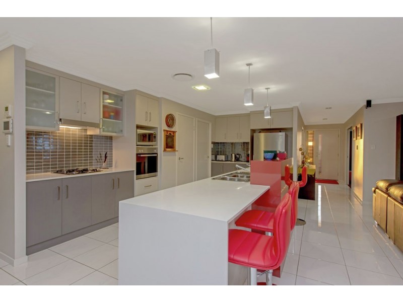14 Plover Court, Highfields QLD 4352