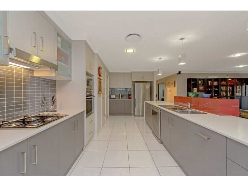 14 Plover Court, Highfields QLD 4352