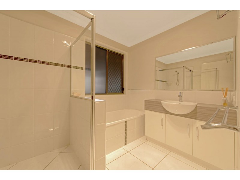 14 Plover Court, Highfields QLD 4352