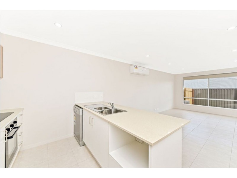 2/12 Cardamon Crescent, Glenvale QLD 4350