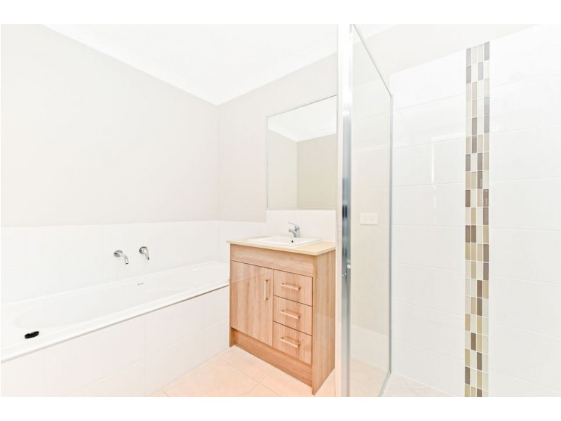 2/12 Cardamon Crescent, Glenvale QLD 4350