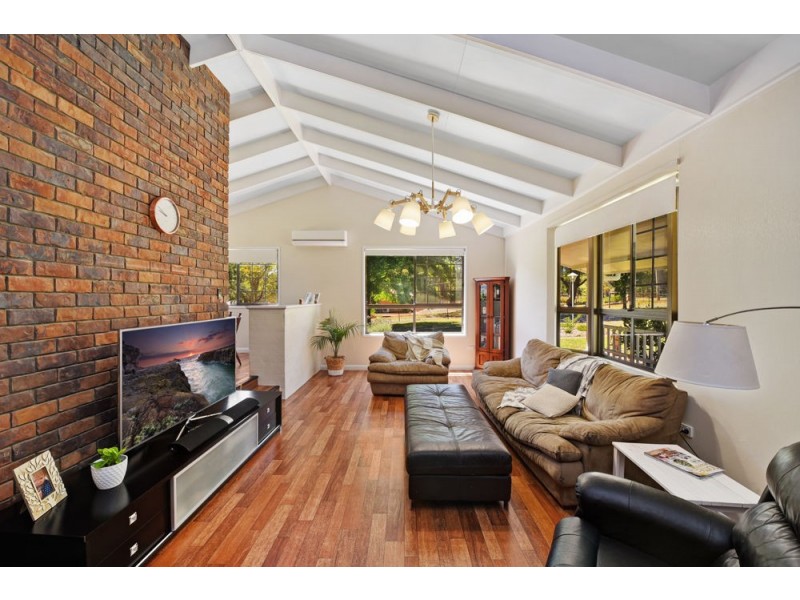15 Evans Road, Cabarlah QLD 4352