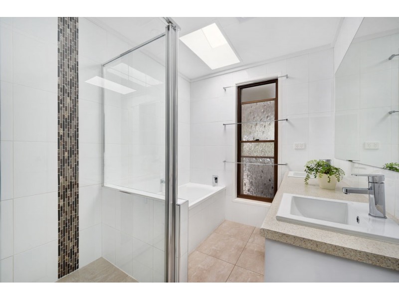 15 Evans Road, Cabarlah QLD 4352