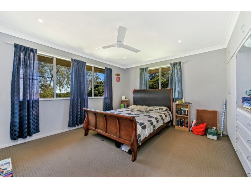 1 Beck Street, Mount Lofty QLD 4350