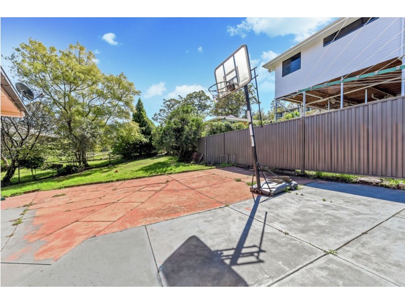 1 Beck Street, Mount Lofty QLD 4350