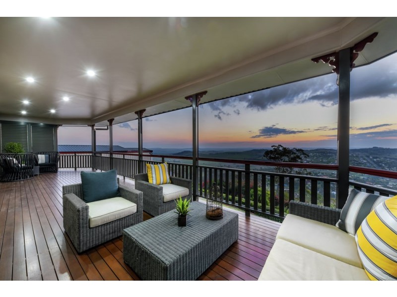 32 Panoramic Drive, Preston QLD 4352