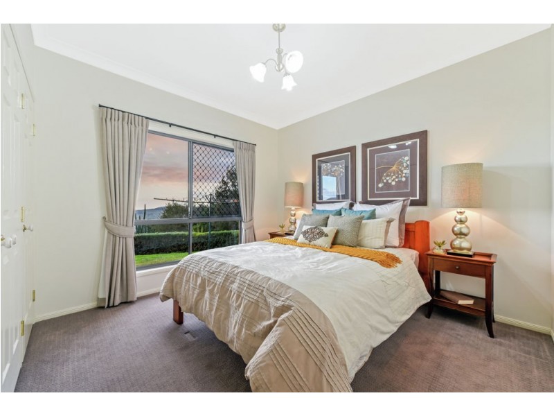 32 Panoramic Drive, Preston QLD 4352
