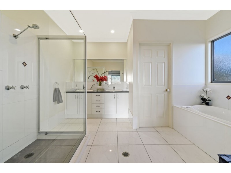 32 Panoramic Drive, Preston QLD 4352