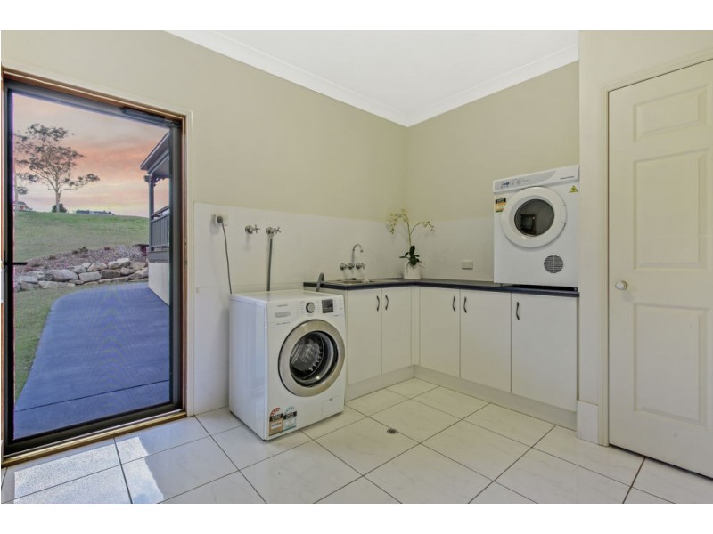 32 Panoramic Drive, Preston QLD 4352