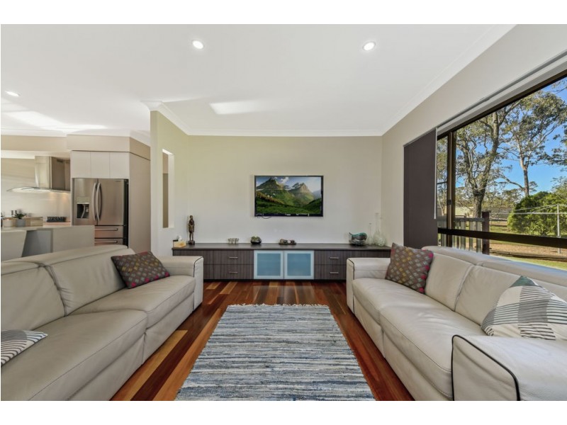 201 Postle Street, Mount Rascal QLD 4350