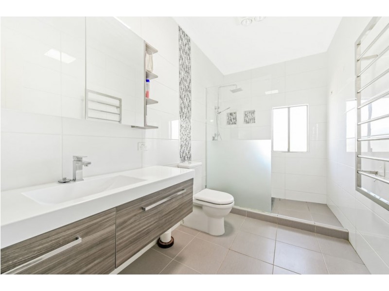 201 Postle Street, Mount Rascal QLD 4350