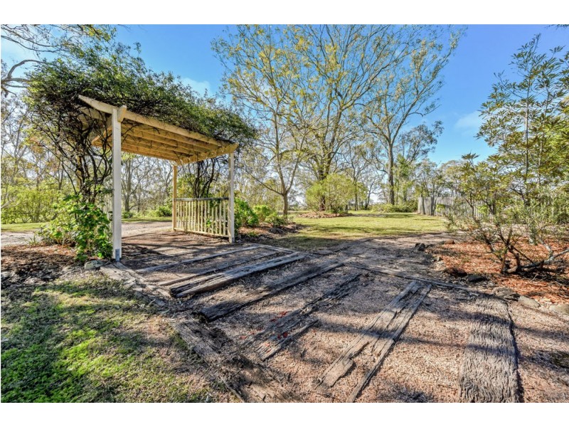 201 Postle Street, Mount Rascal QLD 4350