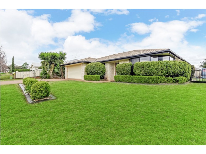 9 Dunbar Court, Highfields QLD 4352
