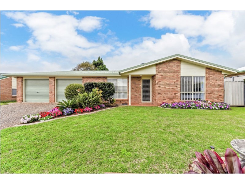 8 Donna Court, Kearneys Spring QLD 4350
