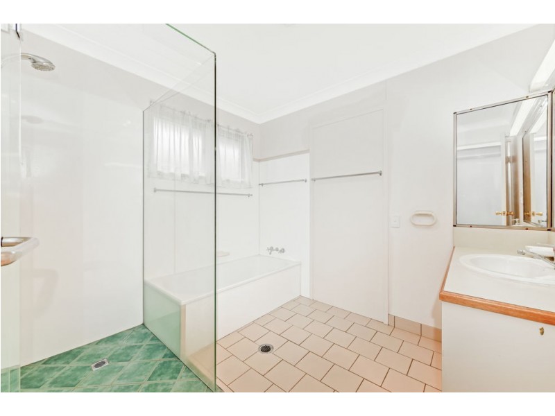 8 Donna Court, Kearneys Spring QLD 4350