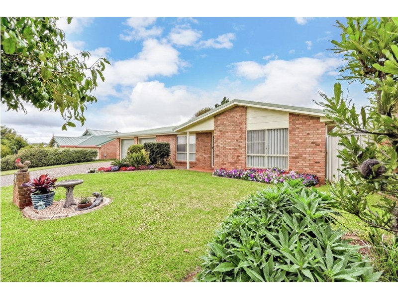 8 Donna Court, Kearneys Spring QLD 4350