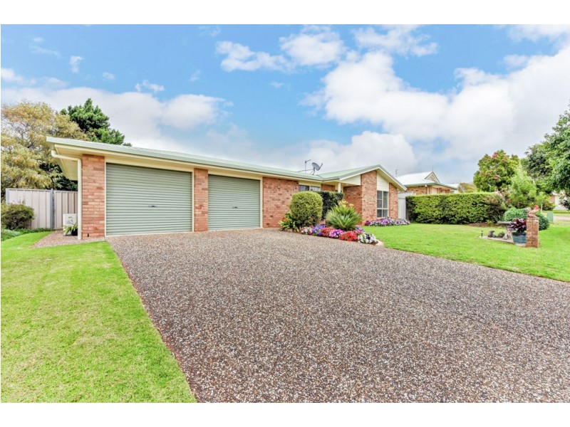 8 Donna Court, Kearneys Spring QLD 4350
