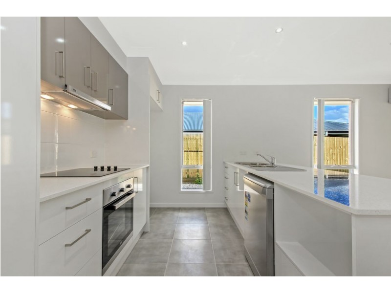 6 Shelley Street, Redbank Plains QLD 4301