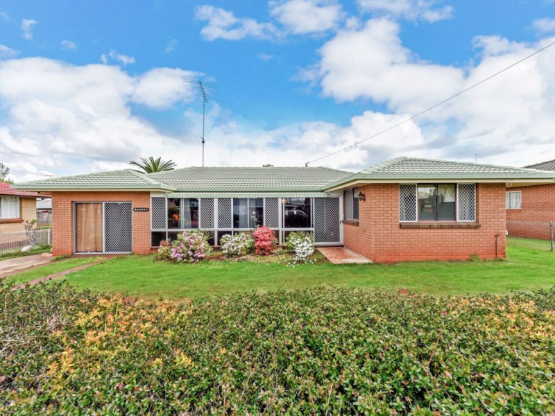 21 Sampson Street, Wilsonton QLD 4350