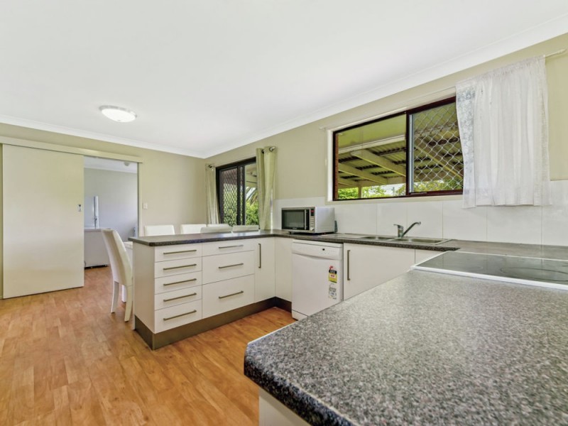 21 Sampson Street, Wilsonton QLD 4350