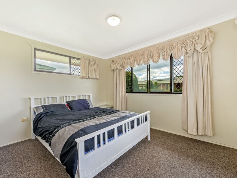 21 Sampson Street, Wilsonton QLD 4350