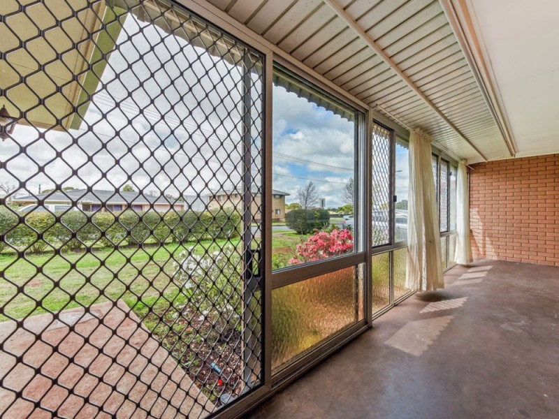 21 Sampson Street, Wilsonton QLD 4350