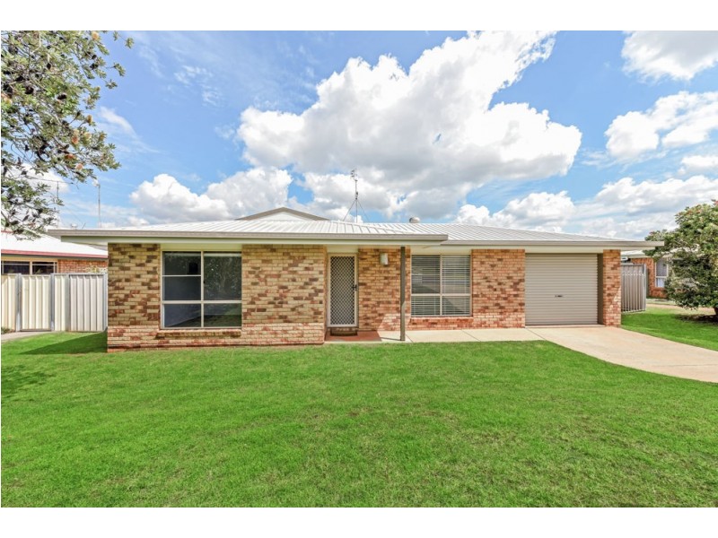 16 Catalina Drive, Wilsonton QLD 4350