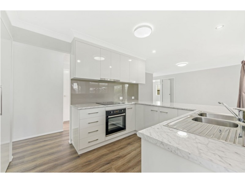 16 Catalina Drive, Wilsonton QLD 4350