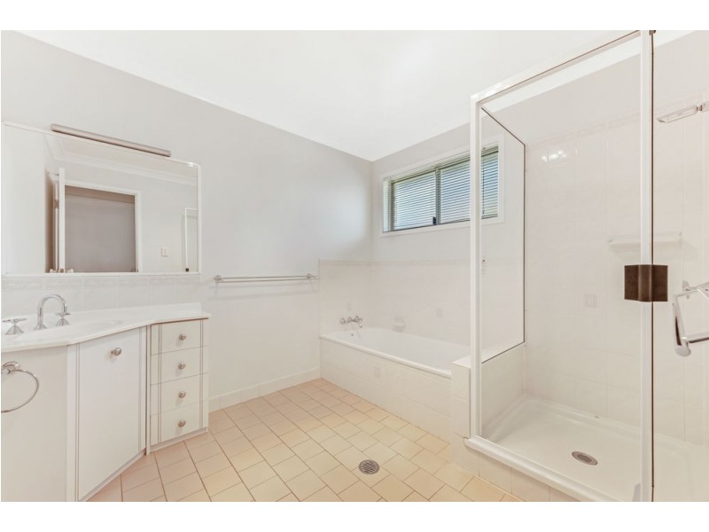 16 Catalina Drive, Wilsonton QLD 4350