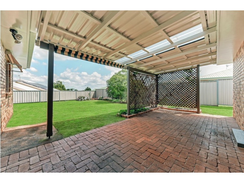 16 Catalina Drive, Wilsonton QLD 4350