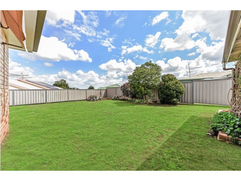 16 Catalina Drive, Wilsonton QLD 4350