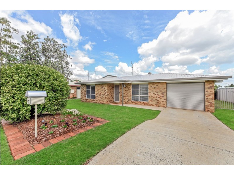 16 Catalina Drive, Wilsonton QLD 4350