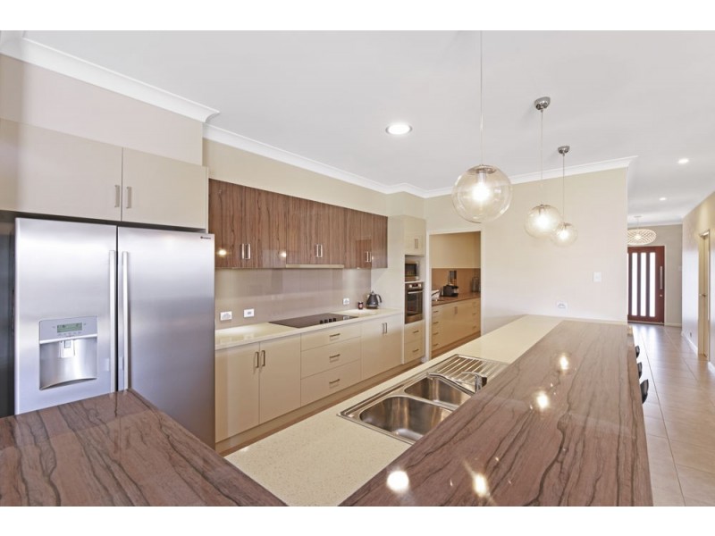 13 Sportsman Drive, Highfields QLD 4352