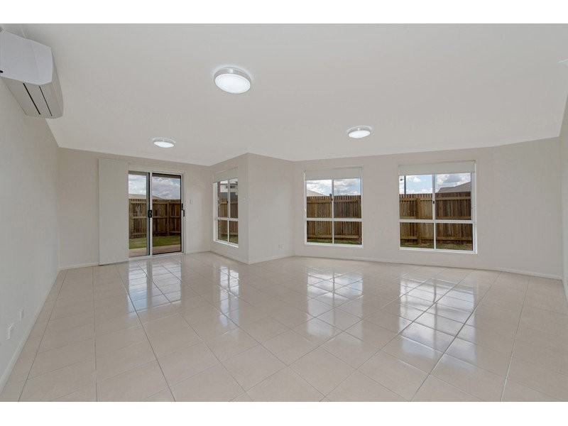 17 Farrer Street, Cranley QLD 4350