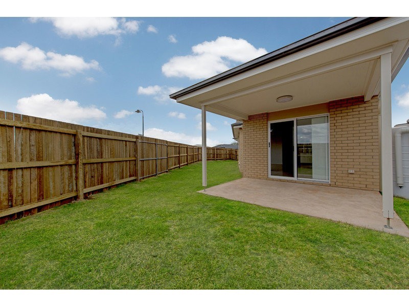 17 Farrer Street, Cranley QLD 4350